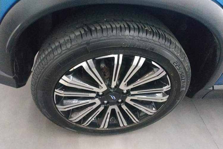 Used CHANGAN OSHAN X5 2021 1.5T DCT Prestige Edition Right Rear Wheel Hub