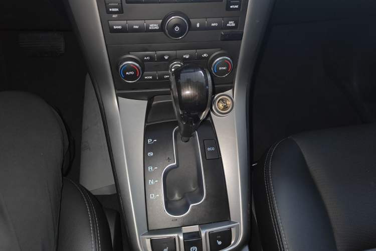 Used Chevrolet Captiva 2015 2.4L 4x4 Flagship Edition 7-Seater