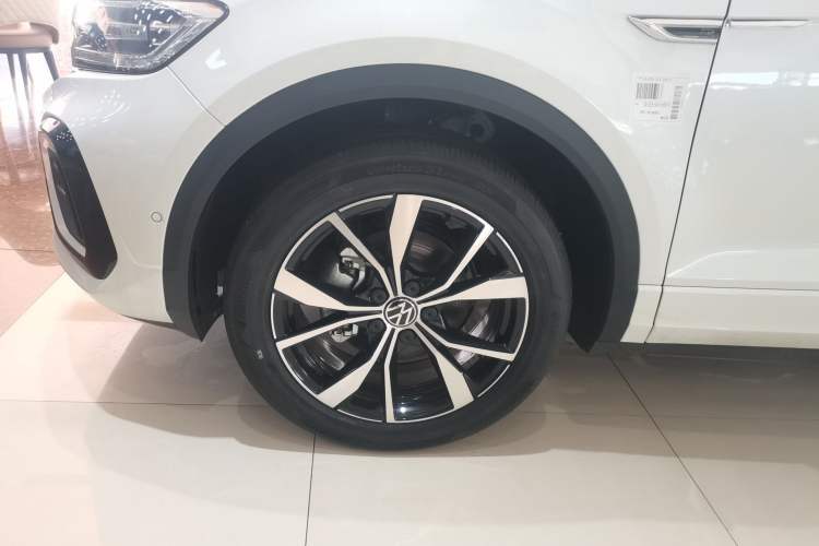 Used Volkswagen T-ROC 2025 Facelift Model 2 300TSI DSG Two-Wheel Drive Xingguang Edition
