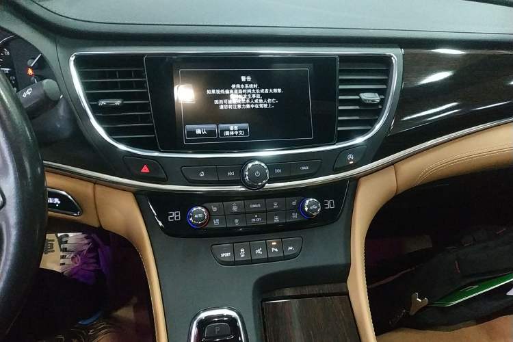 Used Buick LaCrosse 2018 28T Luxury Model
