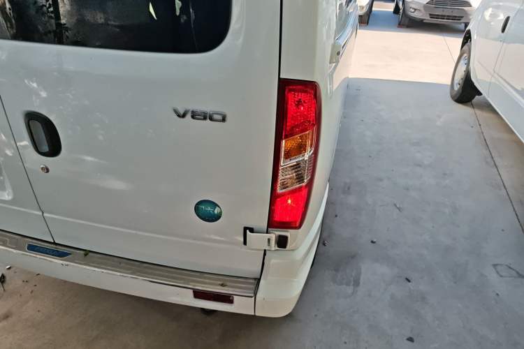 Used SAIC MAXUS Xintu V80 2023 2.0T Manual Classic Aoyuntong Short Wheelbase Ultra-Low Roof 5/6-Seater Right Rear Taillight