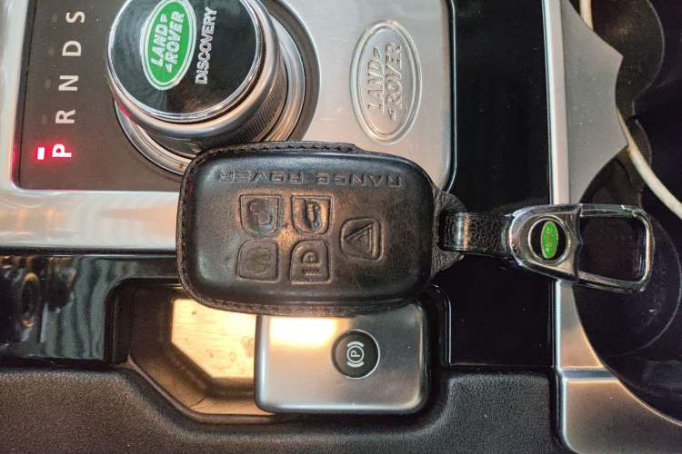 Used Land Rover Discovery 2015 3.0 SC V6 HSE Vehicle Key