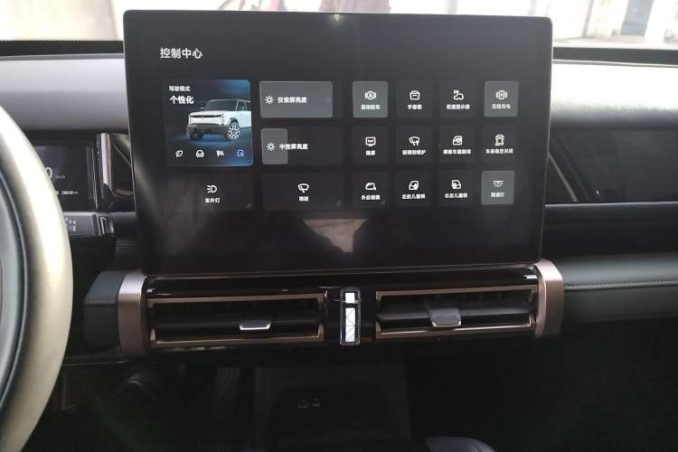 Used iCAR 03 2024 501km Four-wheel Drive Long-Range Advanced Version Audio And AC Panel