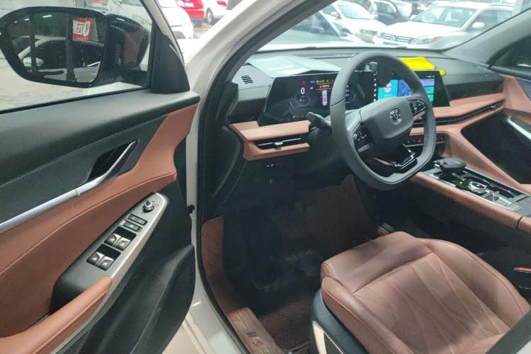 Used Changan CS75 PLUS 2024 3rd Generation Champion Edition 1.5T Intelligent Drive Dynamic Model
