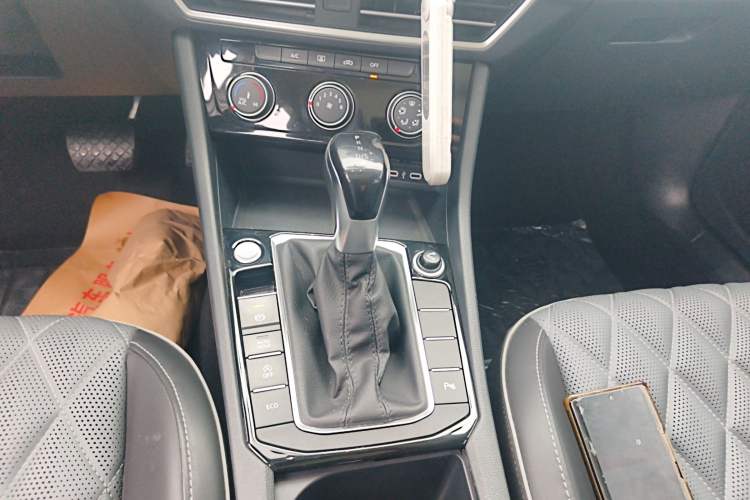 Used Volkswagen Sagitar 2023 280TSI DSG Beyond Lite Edition Gear Lever