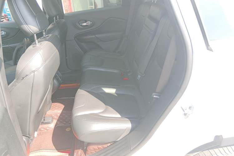 Used Jeep Cherokee 2016 2.0L Superior Edition