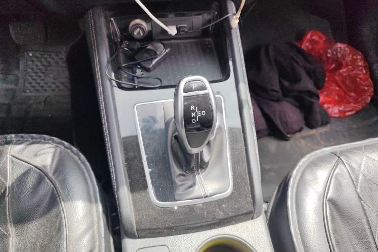 Used BYD Song 2020 Classic Edition 1.5T Automatic Elite Model Gear Lever