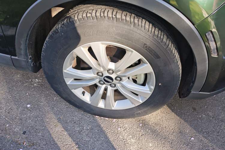 Used Lincoln MKX 2015 2.0T Two-Wheel Drive Deluxe Edition Right Front Wheel Hub