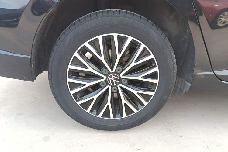 Used Volkswagen Lavida 2022 280TSI DSG Comfort Edition Right Rear Wheel Hub