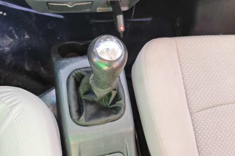 Used Jinbei Hiace X30 2013 1.3L Standard Version
