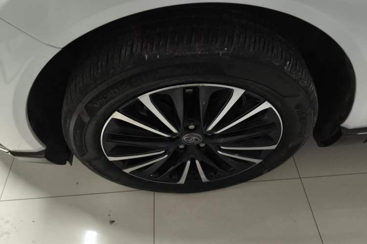 Used Toyota Venza 2023 2.0L CVT Two-Wheel Drive Prestige Version