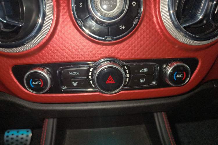 Used BAIC Off-Road BJ40 2019 2.3T Automatic Four-Wheel Drive Urban Hunter Edition Premium Model China VI Emission Standard Audio And AC Panel