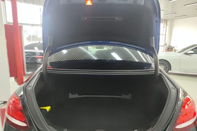 Used Mercedes-Benz E-Class 2018 E 300 L Sporty and Stylish Model