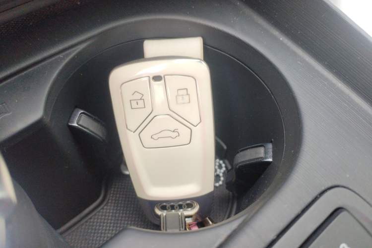 Used Audi A4L 2018 30th Anniversary Edition 40 TFSI Fashion Model Vehicle Key