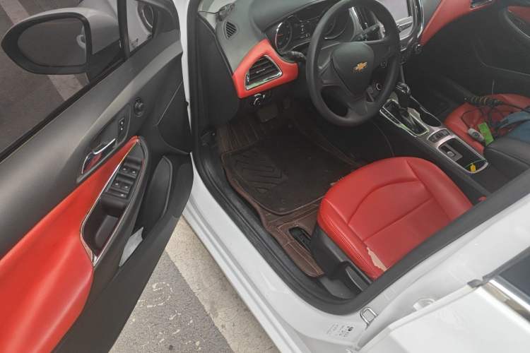 Used Chevrolet Cruze 2017 1.5L Automatic Pioneer Sunroof Edition Driver Seat