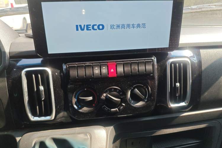 Used Iveco Daily 2023 2.5T A35M1 Short Wheelbase Mid-Height Single-Tire Side-Sliding Door 5–9 Seats
