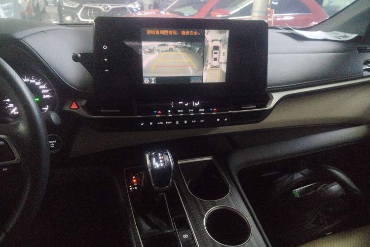 Used Toyota Sienna 2023 2.5L Hybrid Deluxe Edition
