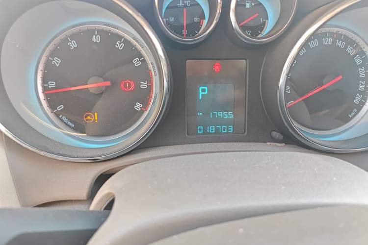 Used Buick GT 2013 GT 1.6L Automatic Fashion Edition Odometer Close Up