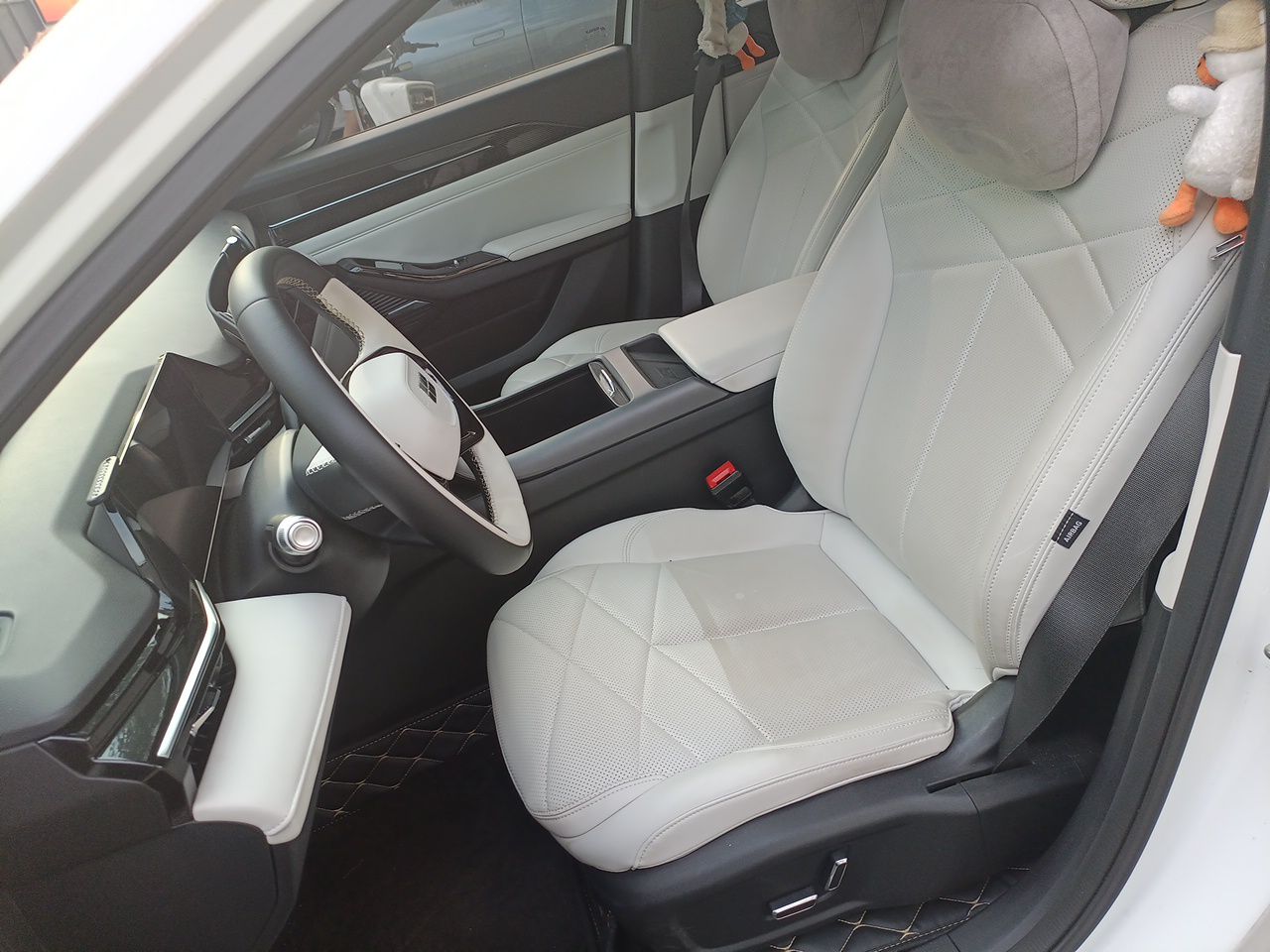 Geely Galaxy L6 2023 125km MAX — снимка 12