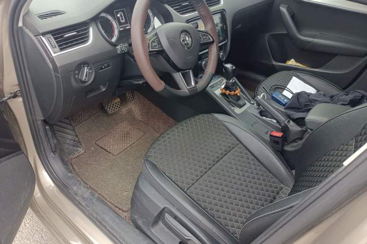 Used Skoda Octavia 2019 1.5L Automatic Smart Drive Luxury Edition China VI Standard Left Front Seat