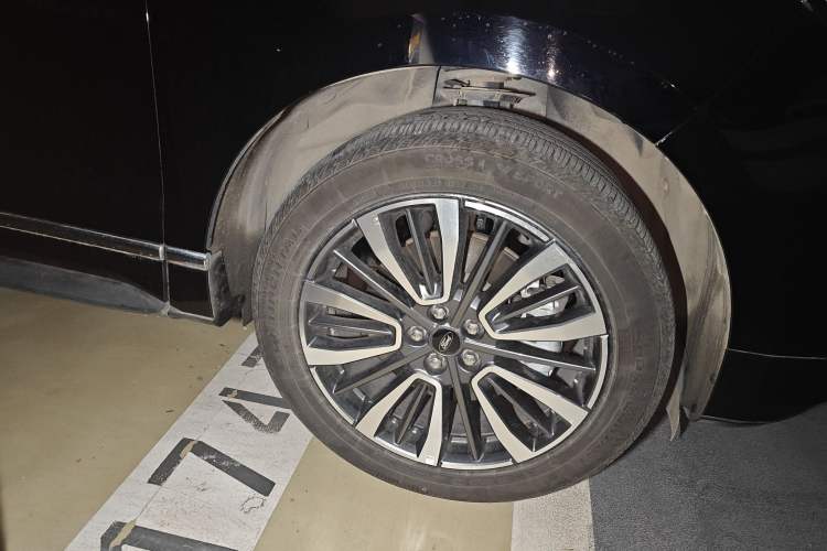 Used Ford Edge 2021 PLUS EcoBoost 245 Two-Wheel-Drive Titanium 7-Seater
