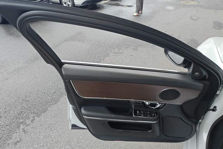 Used Jaguar XJ 2016 XJL 3.0 SC Two-Wheel-Drive Elegant Business Edition