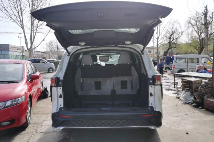 Used Toyota Granvia 2024 2.5L Hybrid Comfort Edition