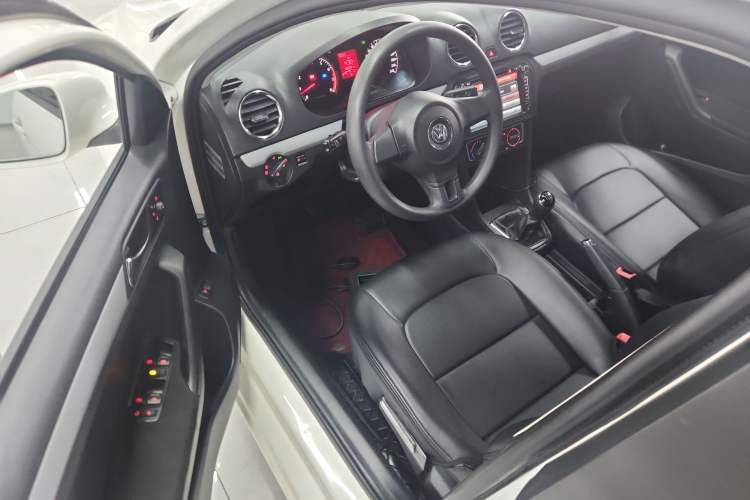 Used Volkswagen Jetta 2015 1.6L Manual Comfort Model Driver Seat