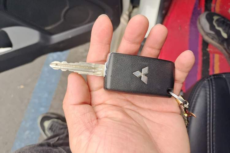 Used Mitsubishi Pajero 2016 3.0L Automatic Standard Version China V Standard Vehicle Key