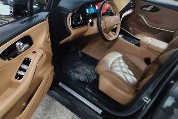 Used Rising R7 2023 Rear-Drive Screen King Edition