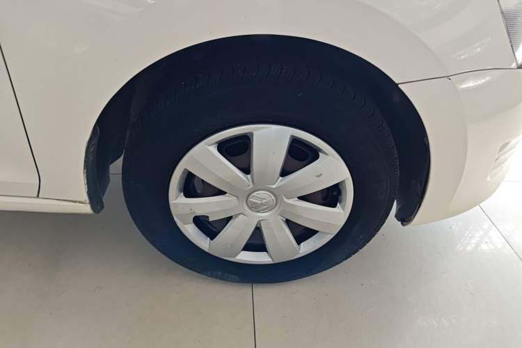 Used Volkswagen Santana 2015 1.6L Automatic Fashion Edition Right Front Wheel Hub