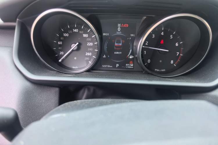 Used Land Rover Range Sport 2017 3.0 SC V6 SE Odometer Close Up