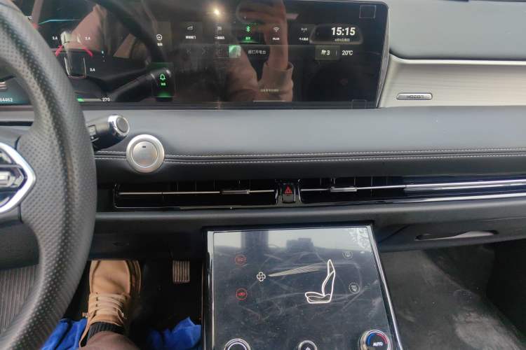 Used NETA U 2022 Zhi 400 Lithium-Nickel-Manganese-Cobalt Energy System Audio And AC Panel