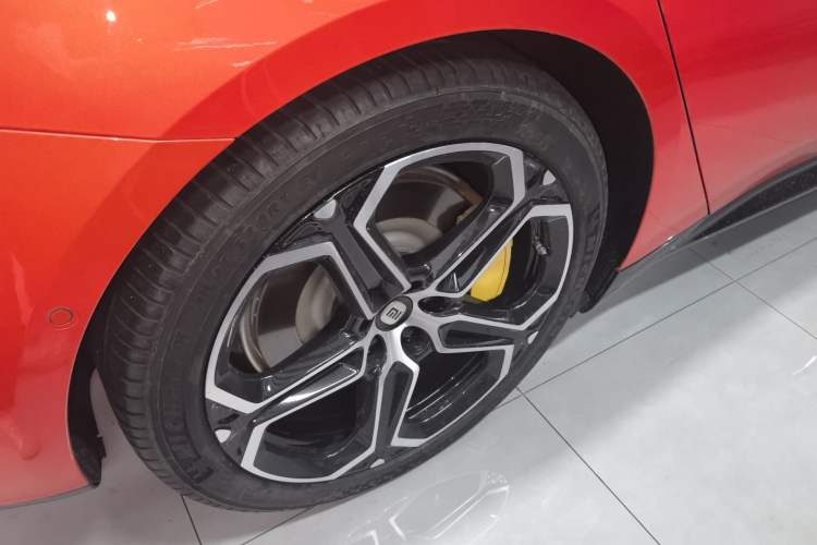 Used Xiaomi Auto SU7 2024 Four-Wheel Drive Ultra-Long Range Advanced Intelligent Driving Max Edition Right Rear Wheel Hub