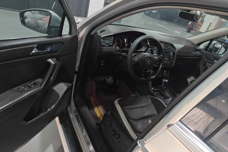 Used Volkswagen Tiguan L 2017 330TSI Automatic Two-Wheel Drive Luxury Edition
