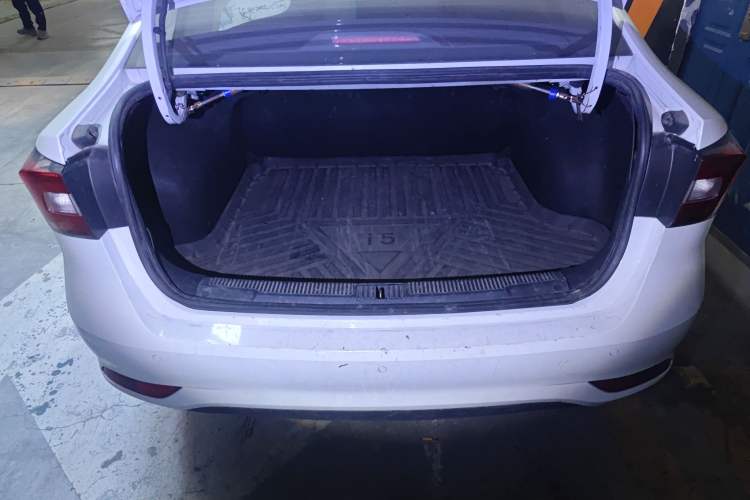 Used Roewe i5 2020 1.5L Manual 4G Connect Luxury Edition Trunk