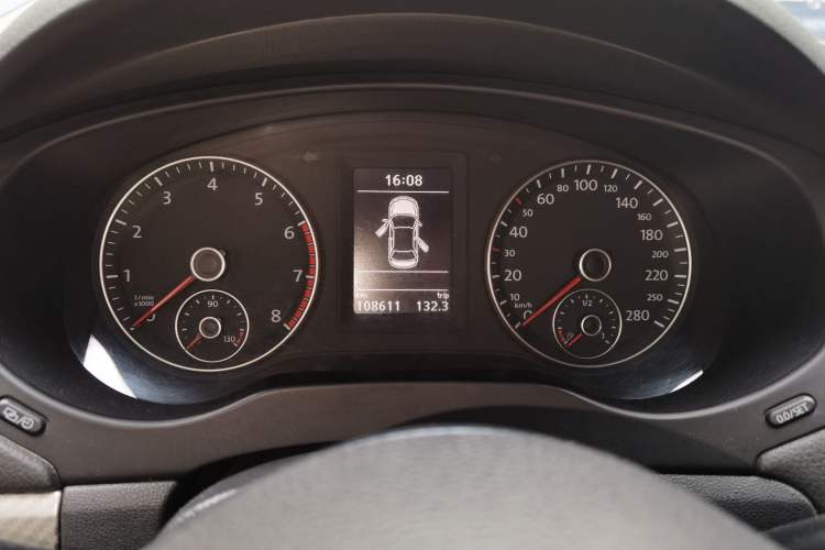 Used Volkswagen Sagitar 2013 2.0 TSI GLI Instrument Cluster