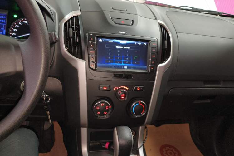 Used Isuzu D-MAX 2015 2.5T Two-Wheel Drive Automatic High-Performance Elite Version 4JK1