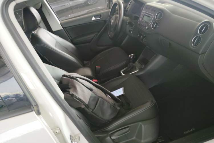 Used Volkswagen Tiguan 2017 300TSI Automatic Two-Wheel Drive Silk Road Luxury Edition Right Front Seat