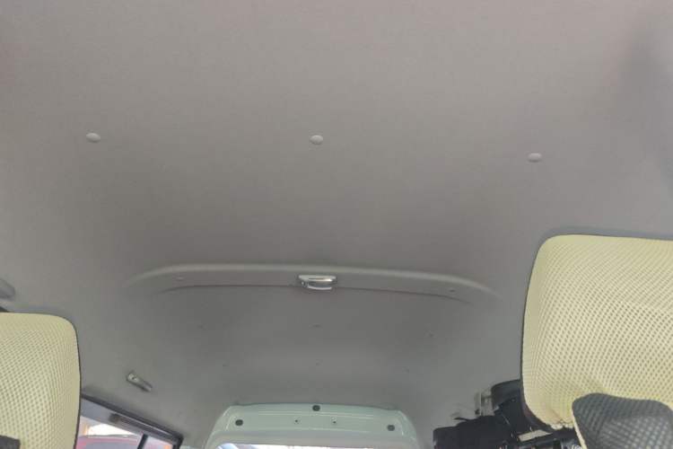 Used SRM Haoyun 2025 Launch Edition Farady 42.3 kWh 305 km 6 seats
