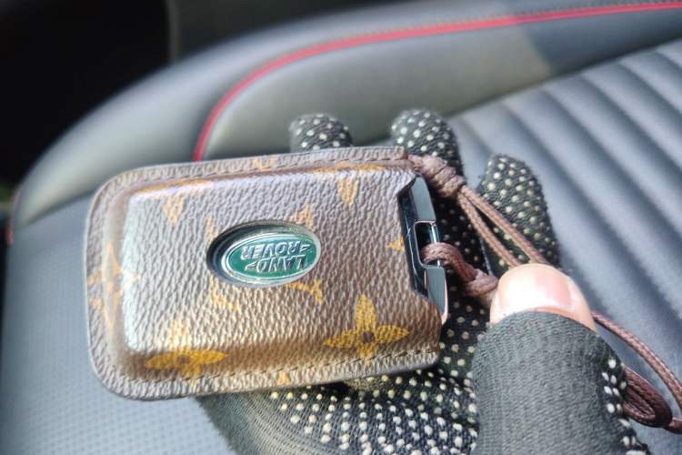 Used Land Rover Discovery Sport 2022 249 PS R-Dynamic S Performance Edition 5 Seats Vehicle Key