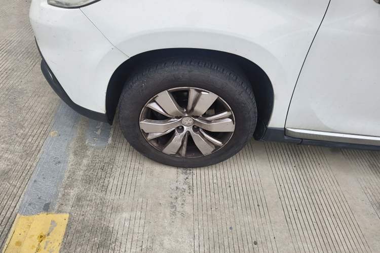 Used Peugeot 2008 2014 1.6L Automatic Fashion Edition Exterior 4