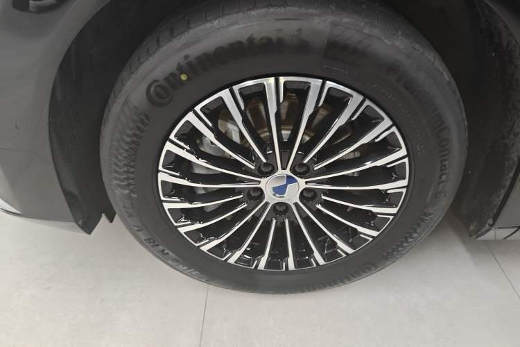 Used Denza D9 2025 DM-i Smart Drive 1020 Four-Wheel Drive Deluxe Model