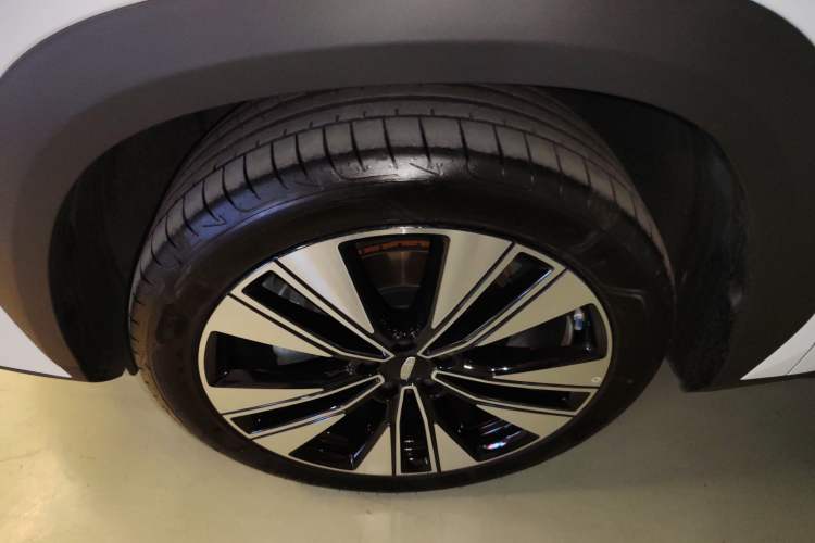 Used Geely Auto FX11 2025 4th Generation 1.5TD DCT Jinxiu Left Front Wheel Hub