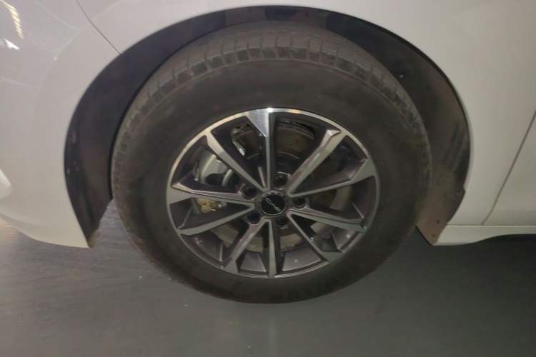 Used BYD Destroyer 05 2024 HONOR Edition DM-i 55KM Luxury Model Left Front Wheel Hub