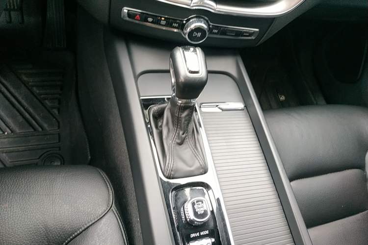 Used Volvo XC60 2019 T5 4x4 Smart Edition China VI Standard
