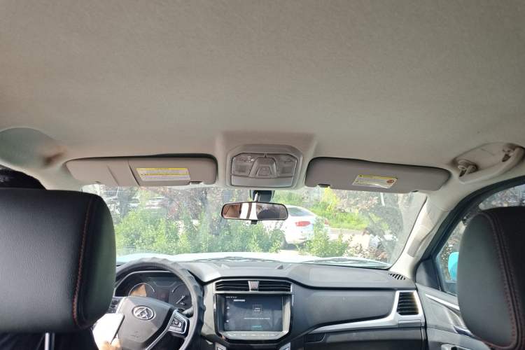 Used SAIC MAXUS T60 2017 2.0T Gasoline Automatic 4x4 High-Profile Luxury Standard Cab
