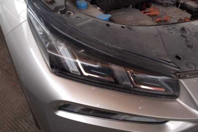 Used AION V 2021 Plus 80 Smart Edition Ternary Lithium Right Front Headlight