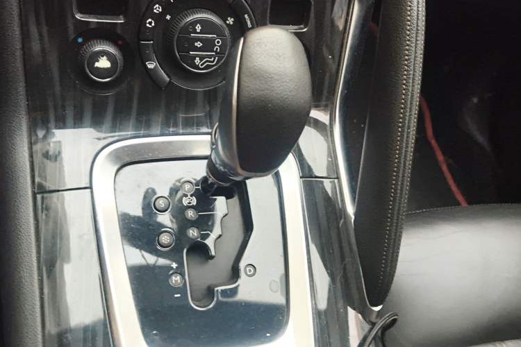 Used Peugeot 3008 2013 2.0L Automatic Trend Edition Gear Lever