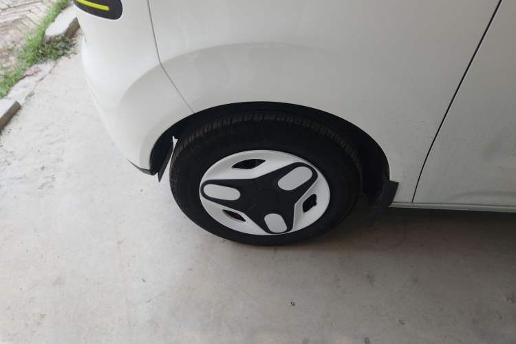 Used Geely Galaxy Panda 2025 210 km – Yuanqi Bear Left Front Wheel Hub